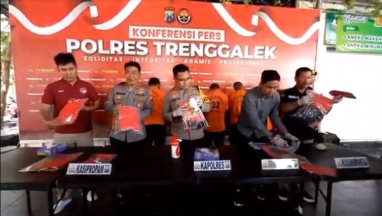 Pemandu Lagu Di Trenggalek Nyambi Jualan Okerbaya