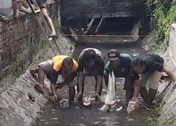 Lomba Balap Miniatur Perahu Untuk Menjaga Kebersihan Sungai
