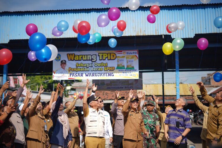 Respon Cepat Kenaikan Harga Beras, Pj Bupati Nganjuk Lakukan Operasi Pasar dan Launching Outlet Beras SPHP