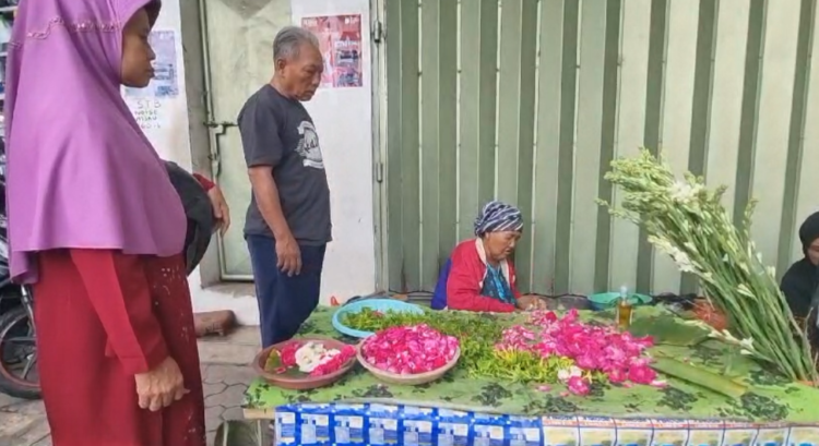 Penjual Bunga Makam Tak Naikkan Harga