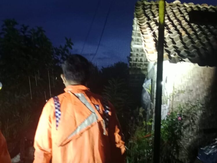 Diterpa Puting Beliung, Belasan Rumah di Desa Waung Tulungagung Rusak