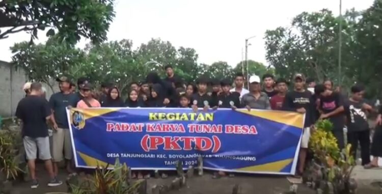 Sambut Ramadan, Warga Di Tulungagung Ramai-Ramai Bersihkan Makam