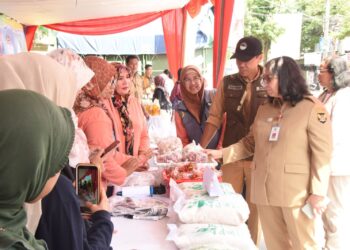 PJ Wali Kota Kediri Tinjau Gerakan Pangan Murah Serentak Nasional
