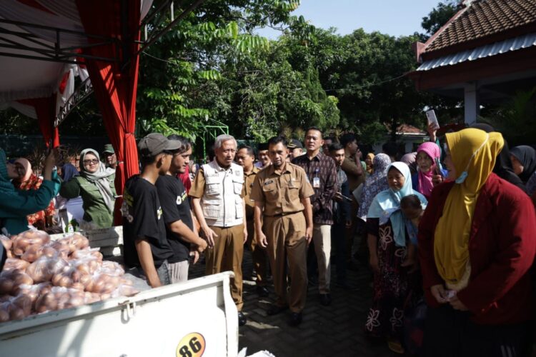 Pj Bupati Nganjuk Ikuti Apel Siaga Pengamanan Pasokan dan Harga Pangan Periode HBKN Jelang Idul Fitri 2024 di Jatirejo, Kecamatan Nganjuk