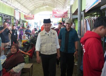 Pj Bupati Nganjuk sidak pasar pastikan stok bahan pangan aman menjelang Hari Raya Idul Fitri 1445 H