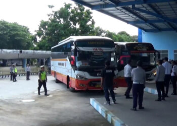 Petugas Gabungan Gelar Ramp Check Bus Antar Kota