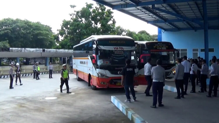 Petugas Gabungan Gelar Ramp Check Bus Antar Kota