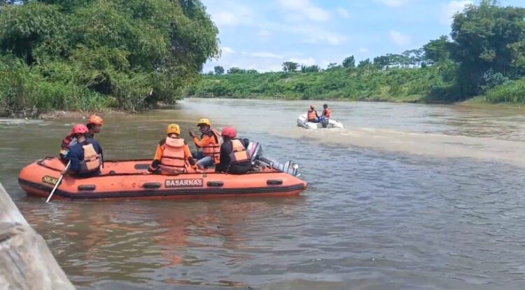 Hari Terakhir Pencarian Lansia Yang Diduga Hanyut Terseret Banjir