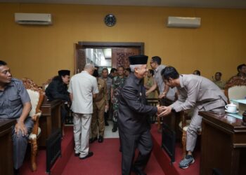 Pj Bupati Nganjuk Sampaikan Pendapat Atas Raperda Pengelolaan Pasar Rakyat dan Pusat Perbelanjaan