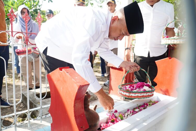 May Day, Pj Bupati Nganjuk Kunjungi Makam Marsinah Dilanjutkan Audiensi dengan Serikat Pekerja Kabupaten Nganjuk