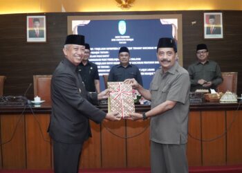 Pj Bupati Hadiri Rapat Paripurna DPRD Kabupaten Nganjuk dan Sampaikan Dua Raperda