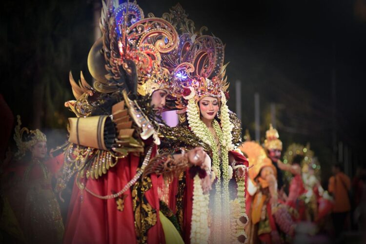 Untuk Membangkitkan Semangat Penyatuan Nusantara, PT Gudang Garam Meriahkan Parade Budaya Surabaya Vaganza 2024