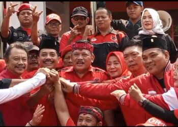 Marhaen Djumadi daftar sebagai Bakal Calon Bupati Nganjuk memilih hari Kamis Legi dan diiringi Reog.