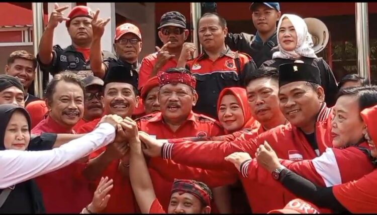 Marhaen Djumadi daftar sebagai Bakal Calon Bupati Nganjuk memilih hari Kamis Legi dan diiringi Reog.