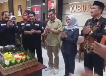 Bupati Blitar Fasilitasi Puluhan Ton Jagung Bagi Peternak  Rakyat