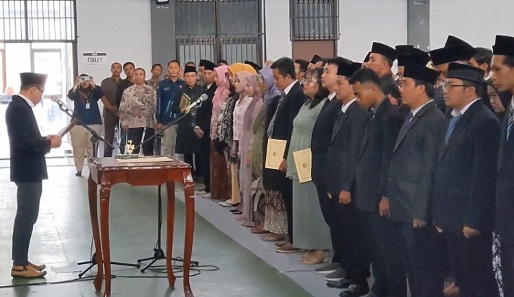 Lantik Ratusan PPS Trenggalek, KPU Ingatkan Tak Hanya Kejar Gaji