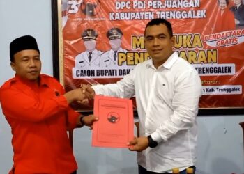 Mantan Ketua Hipmi Trenggalek Ambil Formulir Bacalon Pilkada 2024 di DPC PDI Perjuangan