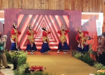 Ratusan Lansia Parade Busana dan Joget Lansia dari Berbagai Wilayah Kabupaten Kediri