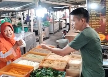 Pedagang Bumbu Racik Kediri Kebanjiran Pembeli di Momen Idul Adha