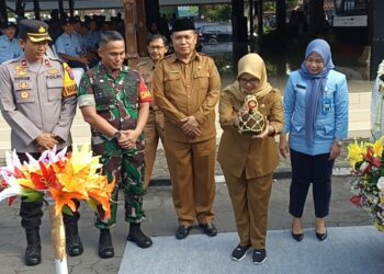 Bupati Blitar luncurkan air kemasan Blitz, Produk Perumda Penataran.