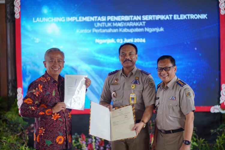 Pj Bupati Nganjuk Sri Handoko Luncurkan Sertifikat Elektronik
