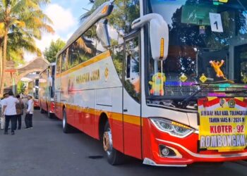 98 Jemaah Calon Haji Kloter 92 Tulungagung Diberangkatkan Bergabung Dengan Jemaah Surabaya