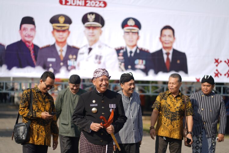 Pj Bupati Nganjuk Pimpin Upacara Peringatan Hari Lahir Pancasila di GOR Bung Karno