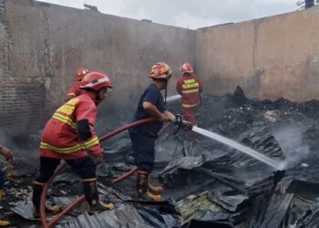 Gudang Barang Bekas Di Tulungagung Ludes Terbakar