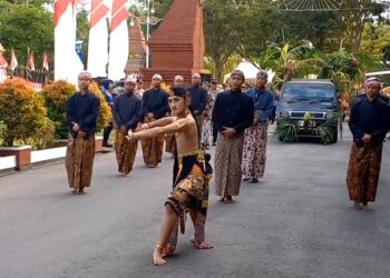 Kirab Kerbau Putih Jelang Tradisi Nyadran Dam Bagong Trenggalek
