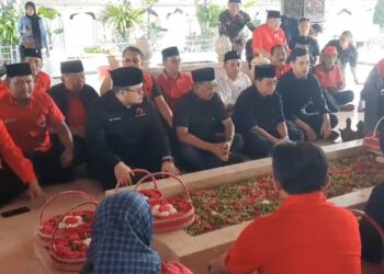 Peringati Hari Lahir Bung Karno Para Petinggi PDI-P DPP Nyekar Makam Bung Karno