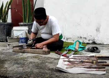 Momen Idul Qurban, Jasa Asah Pisau Untuk Sembelih Laris Manis di Kediri