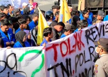 Ratusan Mahasiswa Kediri Unjuk Rasa Tolak TAPERA dan RUU TNI-POLRI