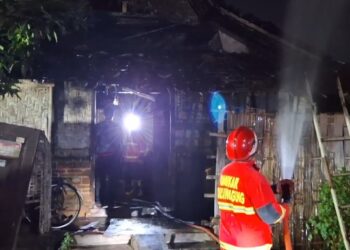 Diduga Akibat Puntung Rokok, Sebuah Rumah Di Tulungagung Ludes Terbakar 