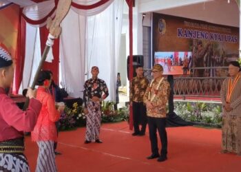 Jamasan Tombak Kyai Upas Tradisi Adat Warga Tulungagung Saat Bulan Suro 