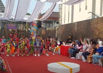 Peragaan Busana Anak Buka Perpustakaan Bung Karno Expo