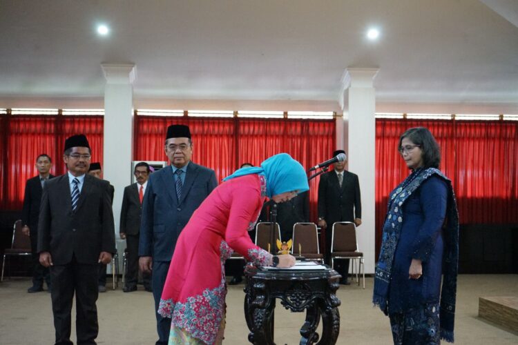 Pj Wali Kota Kediri Lantik 2 Pejabat Pimpinan Tinggi Pratama dan 16 Pejabat Fungsional Pemerintah Kota Kediri