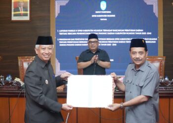 Pj Bupati Nganjuk Hadiri Sidang Paripurna dalam Rangka Pengesahan dan Penetapan Rancangan Keputusan Bersama RPJPD 2025 – 2045