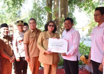 Hadiri Peringatan Hari Anak Nasional ke-40, Pj Wali Kota Kediri Launching SLB Ramah Anak dan Berikan Santunan Serta Bantuan Kain Seragam