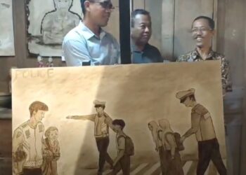 Pameran Seni Lukis Ampas Kopi Semarakkan HUT Bhayangkara Ke-78
