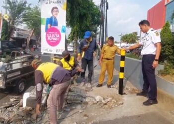 Sering Macet, Dishub Kota Kediri Tertibkan Parkir Liar Depan Ketos