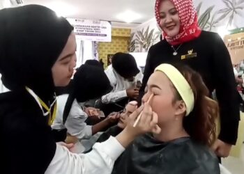 Puluhan Peserta Diklat Eks TKI Ikuti Uji Kompetensi Ketrampilan Make Up Artis