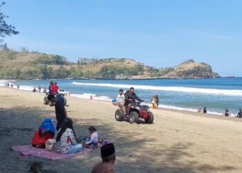 Keindahan Wisata Pantai Serang Memikat Pengunjung