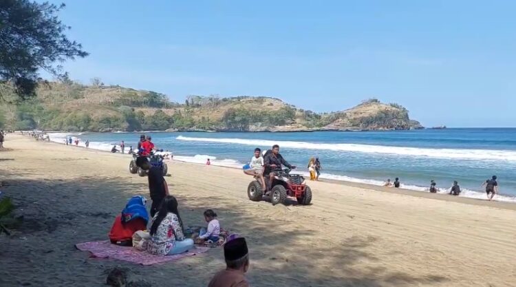 Keindahan Wisata Pantai Serang Memikat Pengunjung