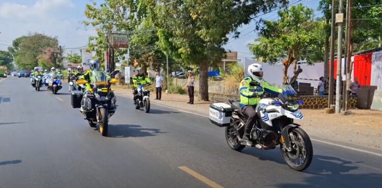 Kapolda Jatim Cek Jalur Lalulintas di Tulungagung, Surabaya Hingga Pacitan Gunakan Sepeda Motor