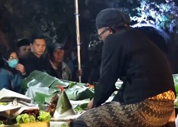 Tradisi Seribu Ambeng Ramaikan Bersih Desa Siman Kediri