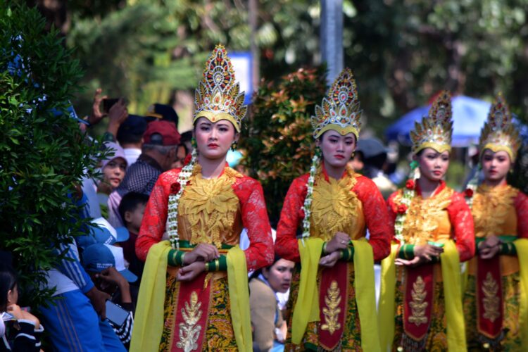 Pj Bupati Nganjuk Berangkatkan Peserta Pawai Budaya dan Pembangunan Tingkat SMP/MTs