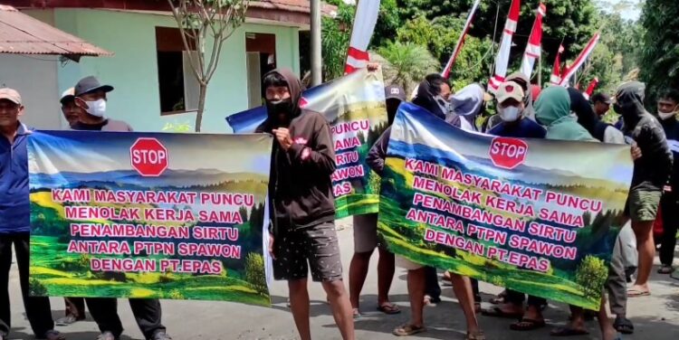 Puluhan Warga Demo Kantor PTPN Sepawon Kediri Terkait Ekosistem Lingkungan