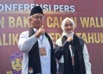 Usung Tema Kerakyatan Dan Kemapanan, Paslon Vinanda – Gus Qowim Daftar Ke KPU Kota Kediri