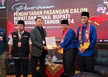 Sertakan Surat Pengunduran Diri dari ASN, Pasangan Bacakada Tulungagung Santoso dan Samsul Umam Daftar ke KPU