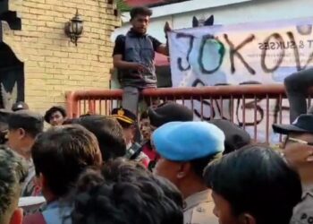 Demo Tolak RUU Pilkada Di Kota Kediri Berakhir Ricuh